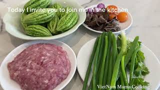 VietNam Mama Cooking- khổ qua (mướp đắng) bao tử nhồi thịt , nấu cùng trứng non