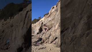 Rock climber girl falls badly on beach Kaya tırmanışçısı kız sahilde kötü düşüyor