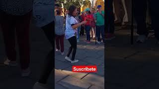 Silvia y la chica salvaje bailando en el parque libertad 🇸🇻.