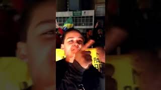 Em Curitiba, população aplaude a Polícia Militar após vitória de Bolsonaro