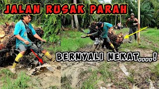 Roda Motor Tenggelam,,!! Pelangsir Sawit Memaksakan Bermuatan Jalan Rusak #MasJc_20