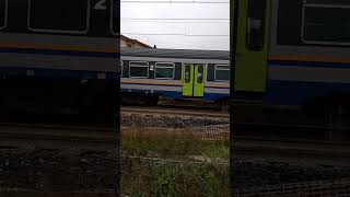 Treno R, E 464 170 in testa ed in coda E 464 126  in uscita da Novara