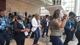 Only way to end Dreamforce 18 - moscone west dancing