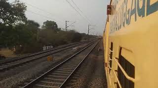 Itwari intercity skipping Belha, crossing with Howrah Azad hind & crossing shivnath bridge.#wap7