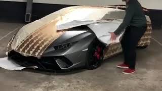 Открывает новую тачку ламборгини/ Opens a new Lamborghini car