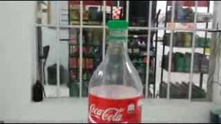 Espírito de rato possui garrafa de coca Cola