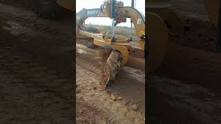 Excavator techniques for efficient road construction||motor grader