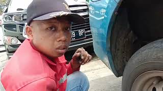 Lagi Service Mobil EX Taksi Didatangi Youtuber Ridwan Hanif