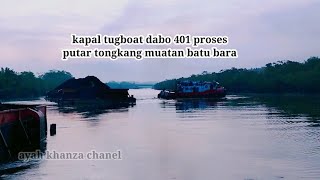 kapal tugboat dabo 401 proses putar tongkang untuk persiapan ngolong di jembatan PTPN sungai lilin