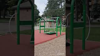 为坐轮椅人士专设的秋千/special swing for wheelchair/Canada real life/加拿大真实生活/太有爱了/好贴心的设计/