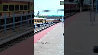 Tambaram-Nagercoil Antyodaya Special Express leaving a station | Tamil Nadu | 06191