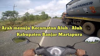 Arah jalan menuju Kecamatan Aluh Aluh,Sepanjang jalan banyak di temui area persawahan penghasil padi