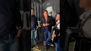 Leonardo cantando Zezé di Camargo #leonardo #zezedecamargoeluciano #zezedecamargo #alejandro