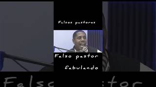 Falso pastor fabulando.