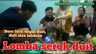 Bersama mamake, masih suasana lebaran/idul fitri di kampung halaman, seru-seruan lomba serok duit.