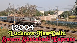 Full Speed Ke Sath Nikalti Hui 12004-Swarn Shatabadi Express