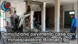 Rimozione pavimento casa interno con mini escavatore bobcat 19q