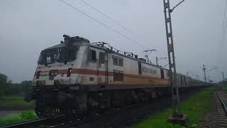 Santragachi Pune Humsafar skips Bakal on a rainy day at 💯kmph. my other video link is in descrip.