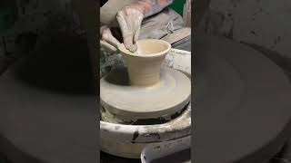 Thought a reversed throw would be fun to watch.. #studiopottery #ceramic #functionalpottery #shorts