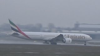 ✈Boeing 777-300ER Emirates ✈Powerful winter takeoff at Hamburg Airport