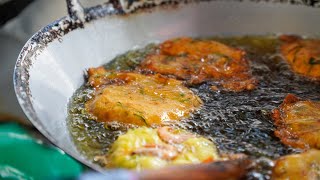 เค้กกุ้งกรอบ ซ่อนตัวอยู่ในอิโปห์ Crunchy Prawn Fritters Hidden in Ipoh Bercham Street Food Malaysia