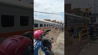 Keberangkatan KA Commuter line Garut tepat pukul 10.47