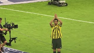 الاصابة بالرباط لم تمنع أحمد حجازي من رفع كأس الدوري. والجمهور يردد أيه العظمه دي كلها🔥👏