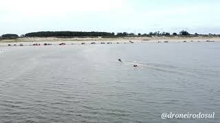 Jet ski puxando bóia na Praia da Capilha.