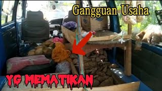 penjual sayur , dan tempat penyewa alat luku dijarahin , serta uang di ambil sama tuyul di lodoyo