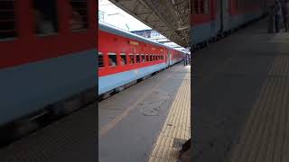 12490 - Bikaner SF Express Skipping Bhayander with BRC/WAP-7 Loco. #youtubeshorts #ytshorts .