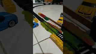 episod 2 kereta melintas dua kali di perlintasan jalur ganda versi miniatur