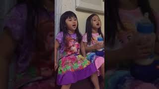 Iara and Iona singing Sesh