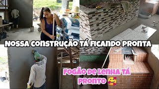 NOSSA CONSTRUÇÃO DIÁRIO DA OBRA JÁ COMEÇOU COLOCAR PISO E AZULEJO + O FOGÃO DE LENHA TA PRONTO 🙌