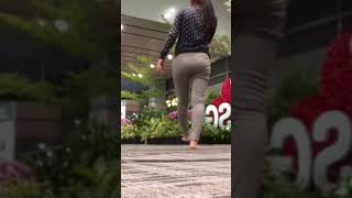 barefoot moment at the airport of singapore #barefoot #barefeetlife #singapore #changiairport #vlog