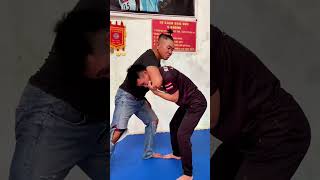 Cách Khống Chế Khi Bị Kẹp Cổ #vothuat #kungfu #tuve #shorts