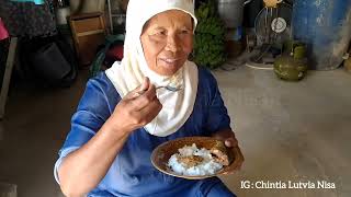 Nenek Mukbang Ikan Bandeng..