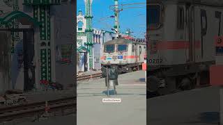 WAP 7 POWERFUL ENGINE Hazrat Nizamuddin Railways Station