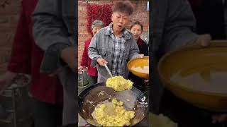 Chinese grandma cooking egg veggies dish (Mandarin speaking). 蛋炒菜