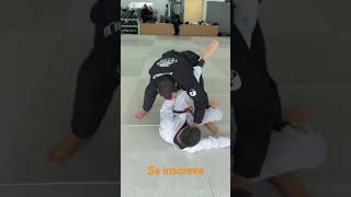 Passagem de guarda tirando o PÉ NO BÍCEPS. @templo_matriz @jura_bjj