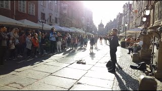 Street musicians play the violin and guitar My Heart Will Go On, Długi Targ, Gdańsk, Poland