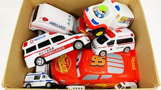 たくさんの『救急車』を箱にまとめ、坂道を走る！坂道緊急走行テスト｜Ambulance miniature car runs! Emergency driving test