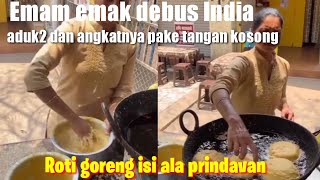 Emak emak gak ada lawan jual roti goreng pake ilmu tahan panas #food #kulinerfood #kulinerindia