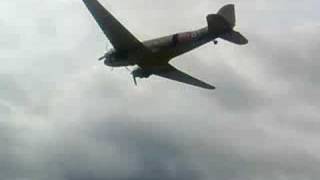 Dakota flyby at Henstridge Airfield on Sat 23 Aug 08