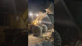 Night Duty 🤷🏼‍♂️😮🙆‍♀️ #hardwork #automobile #heavymachines #excavator