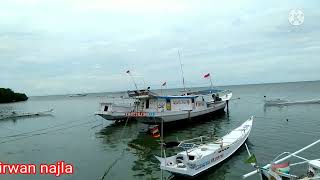 Pemandangan laut dengan Kapal Nelayan || Pantai Majene Kab. Majene Penuh Pesona