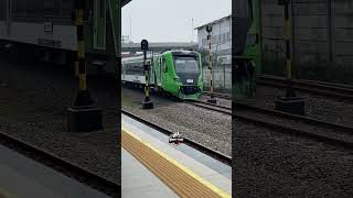 MOMEN KERETA FEEDER KCJB LEWATI STASIUN CIROYOM #keretafeeder #sepur #railway #stasiunciroyom