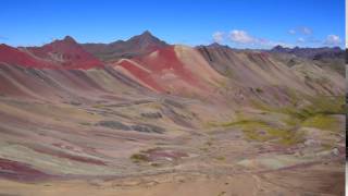 Montañas de siete colores en Vinicuna. Seven coloured mountains of Vinicunca.