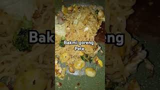 Bakmi goreng pete