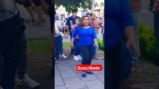 La burra tuerta con Yessenia en el parque libertad 🇸🇻.