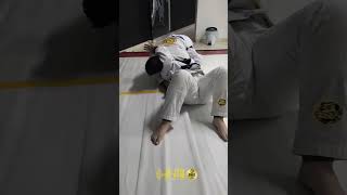 Venha fazer uma aula experimental em nosso escola de jiu-jitsu, aulas de segunda a sábado.